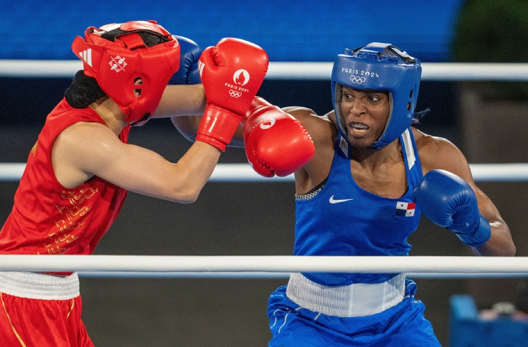 Combate de la final de los 75 kilogramos de los Juegos Olímpicos de París 2024 entre la panameña Atheyna Bylon y la china Li Qian.
