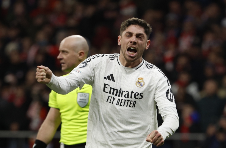 Fede Valverde celebra tras marcar su penalti.