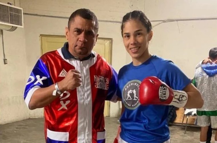 La clasificada mundial panameña Nataly Delgado (der.) junto a su entrenador Julio César Archibold.