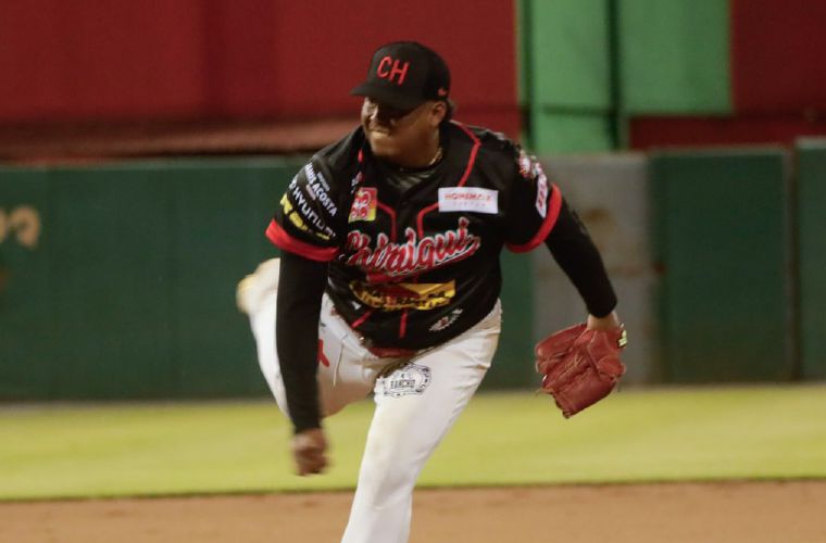 El lanzador derecho Steven Fuentes, del equipo de Chiriquí, durante una de sus actuaciones en el torneo.