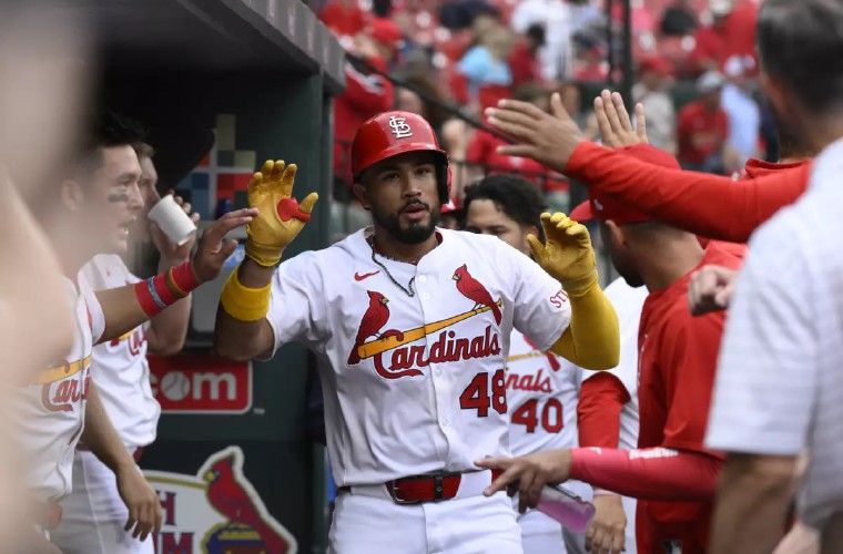 El panameño Iván Herrera es el primer receptor en la historia de los Cardenales de San Luis en conectar tres jonrones en un juego.