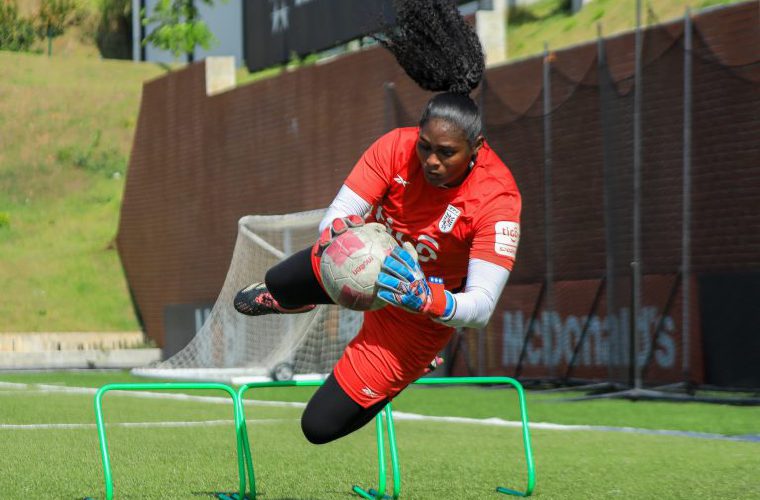 Yenith Bailey, arquera de la selección mayor.