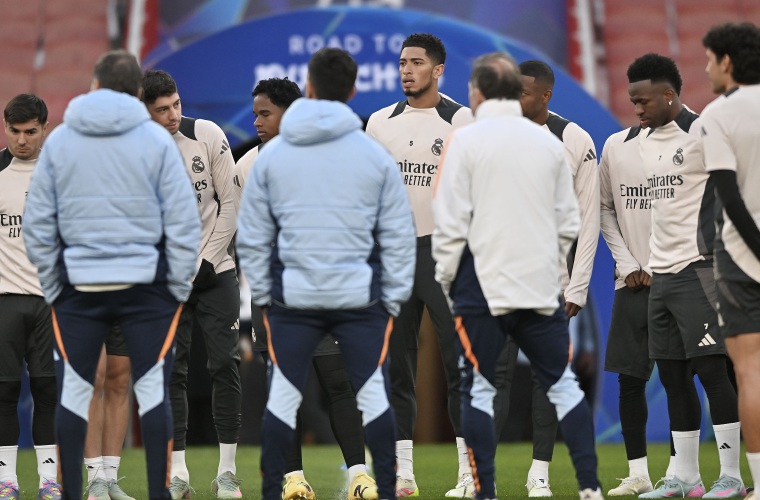 Jugadores del Real Madrid durante la sesión de entrenamiento previa al partido de ida de cuartos de final ante el Arsenal.