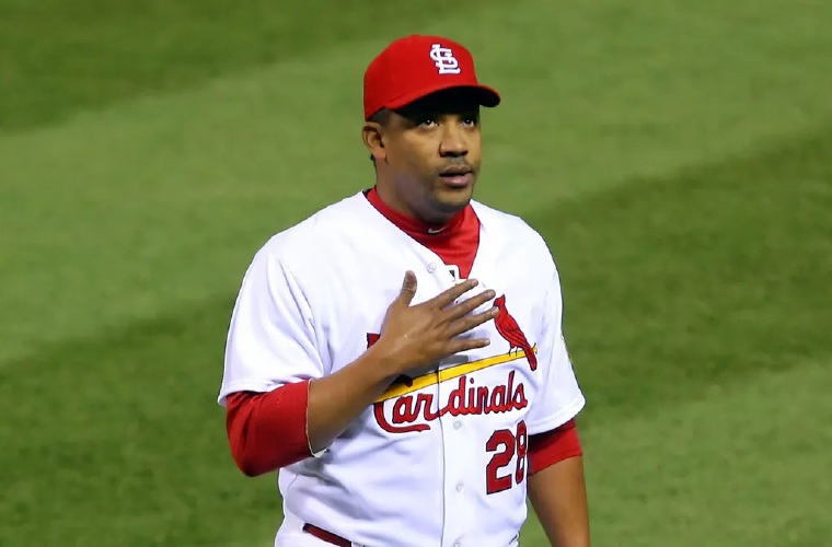 El pitcher Octavio Dotel logró ganar la Serie Mundial de 2011 con los Cardenales de San Luis.