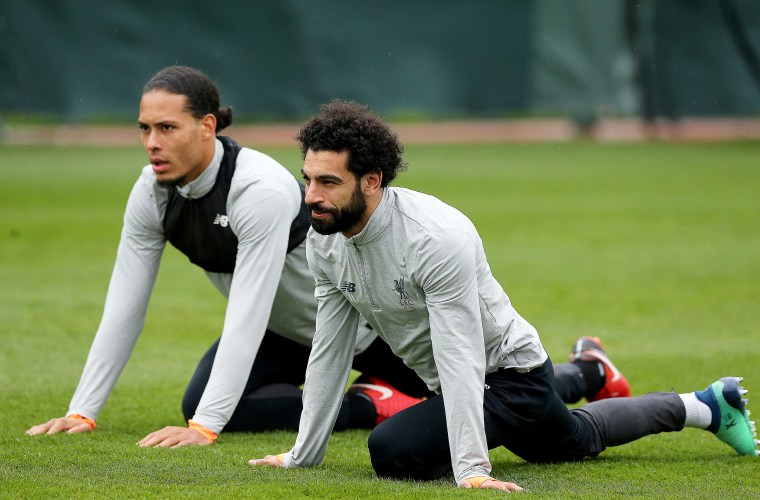 Virgil van Dijk (izda) y Mohamed Salah.