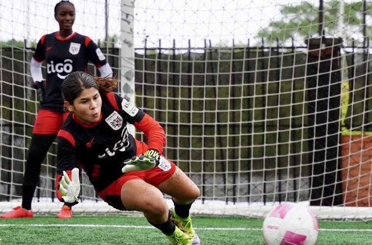 Las jugadoras de la Sub-20 trabajaron a toda marcha en el COS Sports Plaza. 
