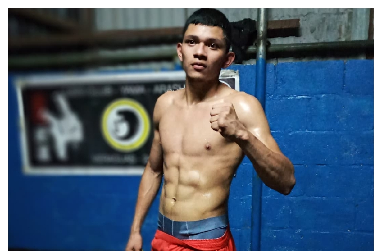 El púgil veragüense Maximiliano ‘Hammer’ Bonilla (arriba) y el capitalino Hibrahim Valdespino disputarán el título nacional pluma en la cartilla.