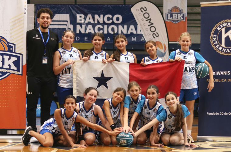 Equipo de basket U-12 del Albert Einstein.