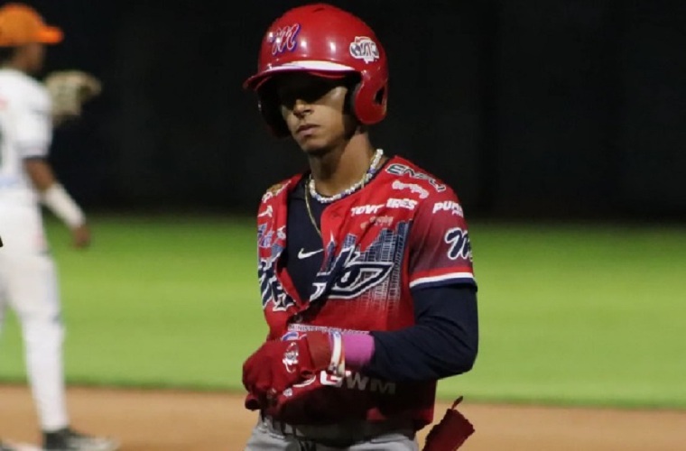 Luis Rivera juega en la posición de jardinero de la selección de Panamá Metro, en el que es titular indiscutible.