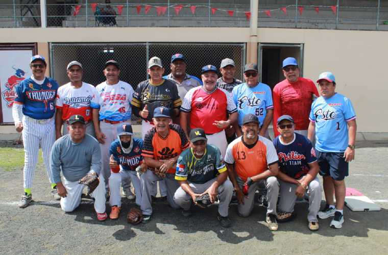 El equipo del Club HR se coronó campeón de la liga de softbol de 60 años y más de Panamá Este, al vencer 15-8 a su similar de Villalobos.