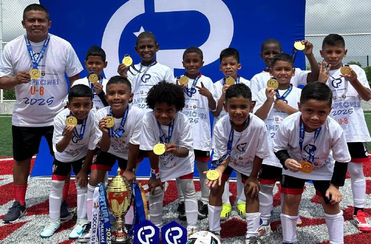 Equipo Sub-8 de la Academia Soccer 10 de La Chorrera.