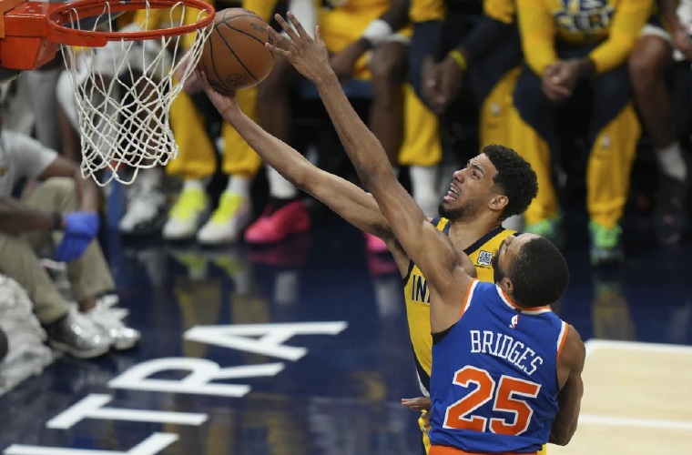 Tyrese Haliburton busca anotar.