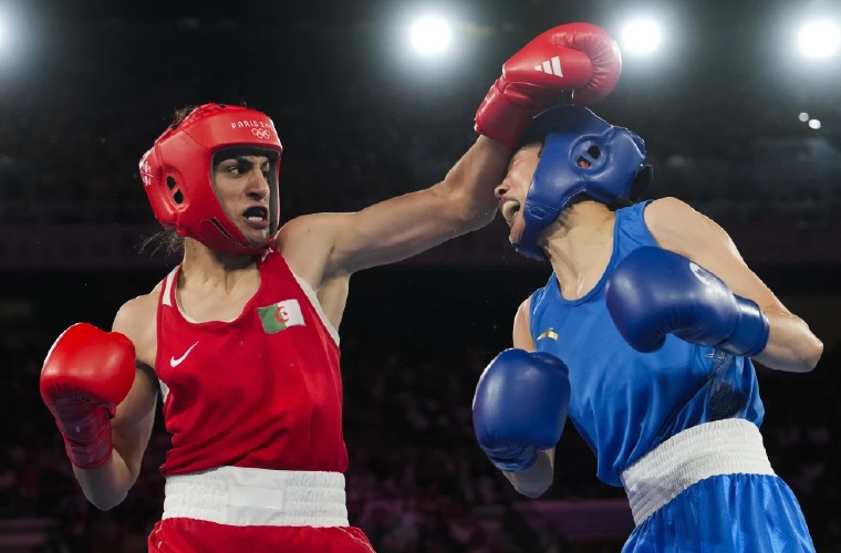 Imane Khelif (izq.) campeona olímpica.