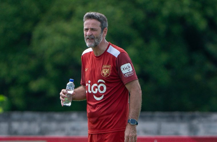 Thomas Christiansen trabajó ayer en la estrategia que usará ante Belice.