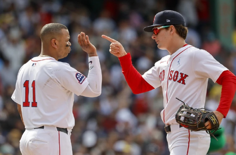 Rafael Devers (izq.) y Roman Anthony.