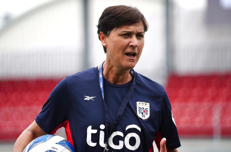 La española María Antonia ‘Toña Is’, directora técnica de la Selección Mayor Femenina, sigue preparando al equipo para futuras competencias.