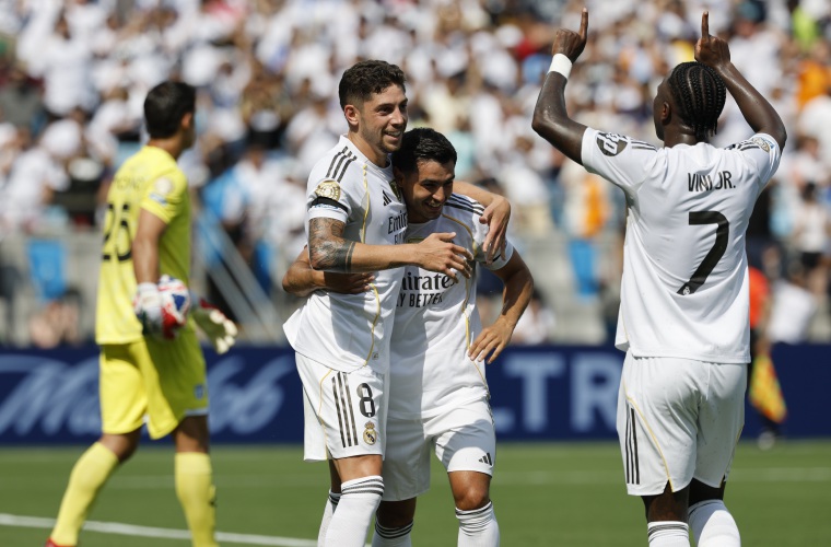 Valverde celebra su gol.