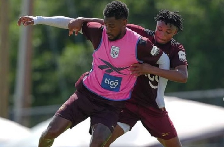 El lateral derecho Michael Amir Murillo y Janpol Morales durante el entrenamiento de ayer en Texas con miras al partido ante Honduras el sábado.