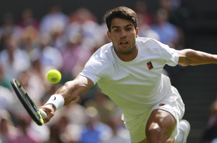 Carlos Alcaraz en acción.