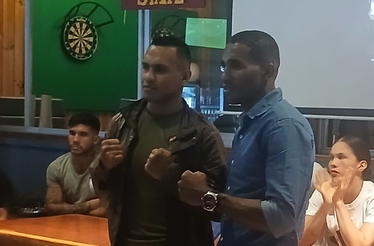 Brayan ‘La Roca’ De gracia (izq.) y Samuel ‘Pesadilla’ Moreno, con quien se medirá el próximo 18 de julio a 8 asaltos y 132 libras,