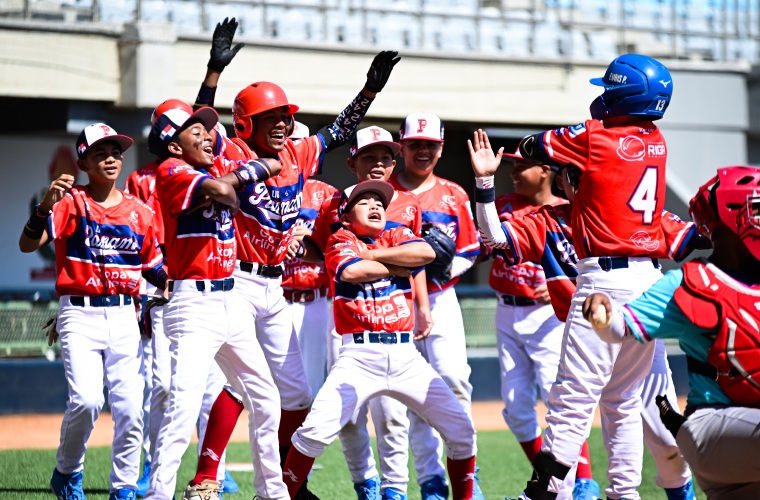 Jugadores celebran HR de Wilfredo Bonilla