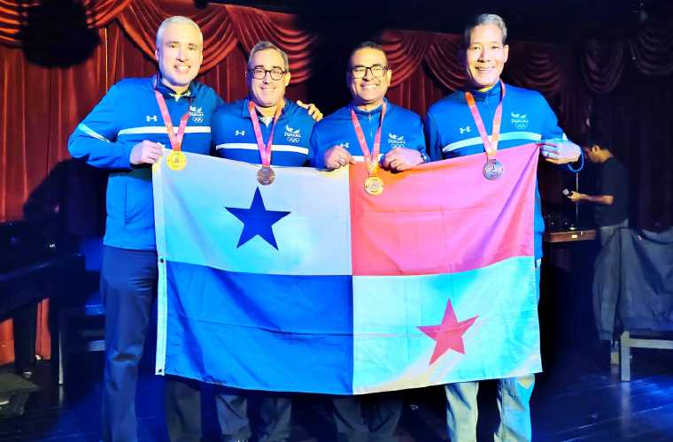 El equipo masculino de la categoría Senior ganó la medalla de oro.