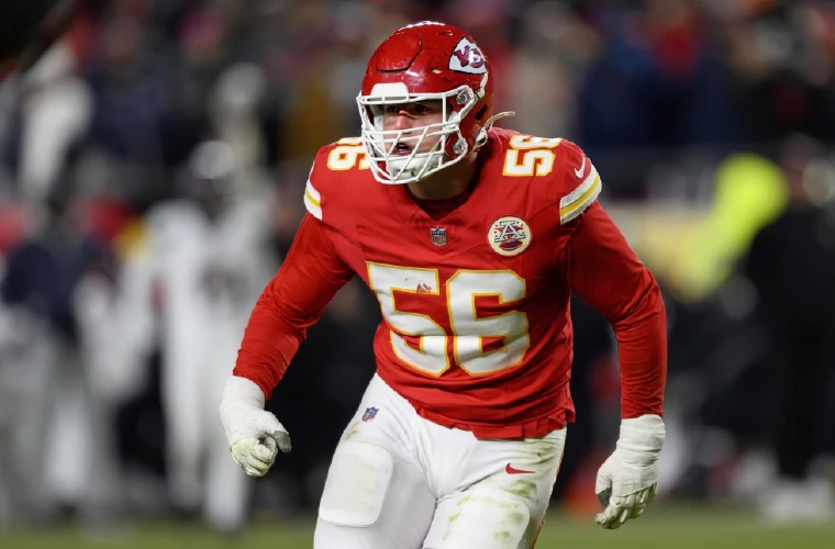 George Karlaftis, jugador clave en la defensa.