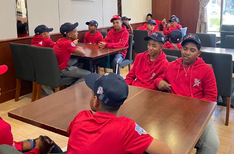 El equipo a su llegada a Taiwan.