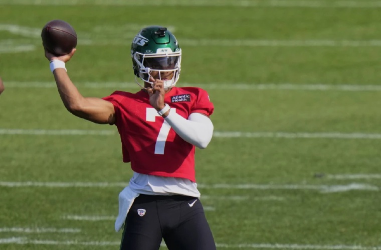 Justin Fields, quarterback de los Jets.