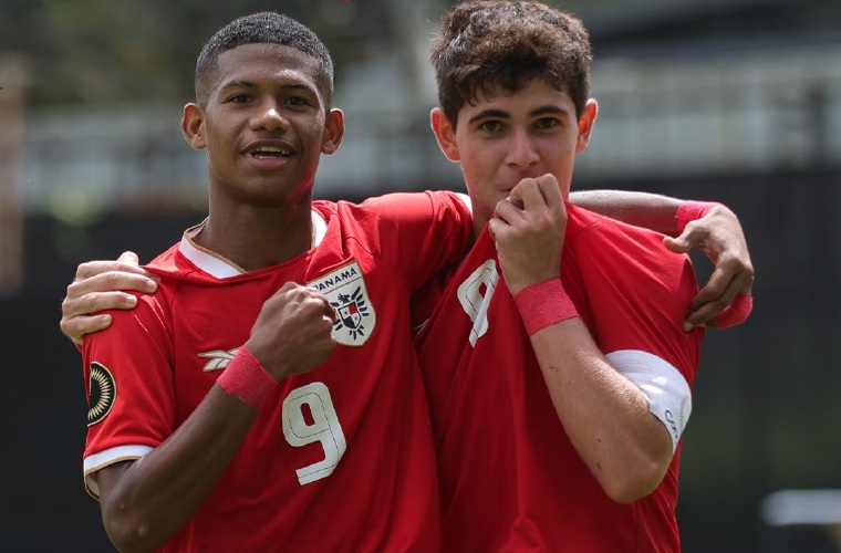 Alfredo Maduro (der.) anotó por Panamá.