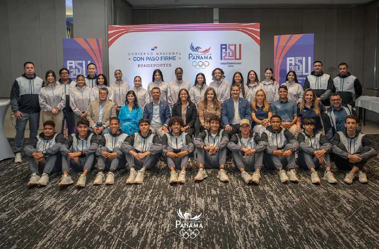 La delegación de Panamá para los Juegos Panamericanos Junior 2025 cuando fue presentada a los medios.