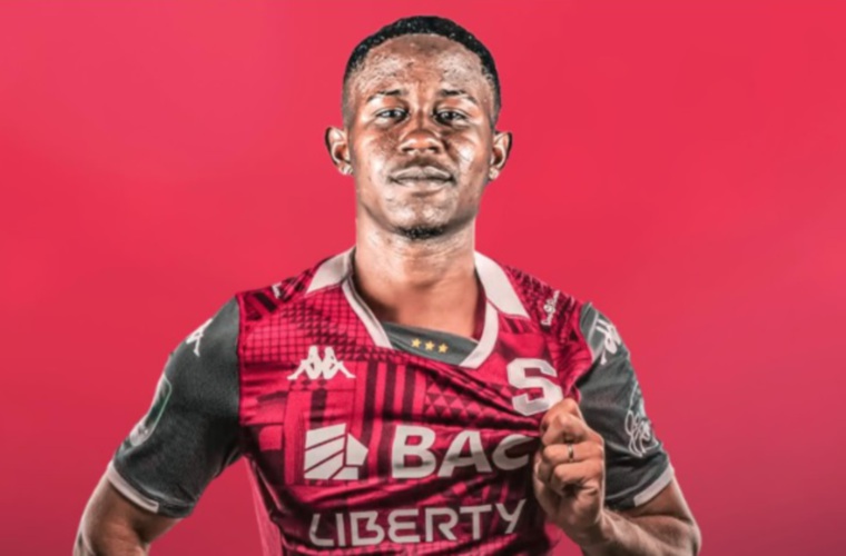 Gustavo Herrera, delantero panameño.