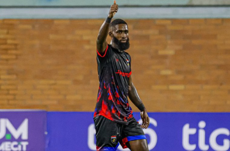 Everardo Rose, delantero del Plaza Amador.