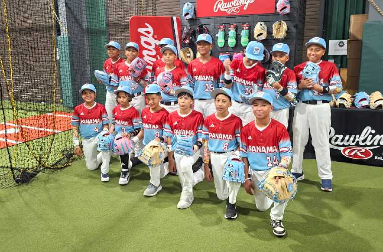 El equipo de Panamá de béisbol infantil.