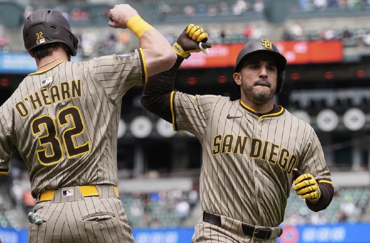 Los Padres son líderes del Oeste.