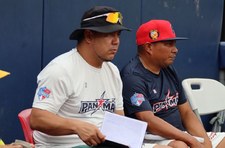 Ángel Chávez (izq.), director de la selección.