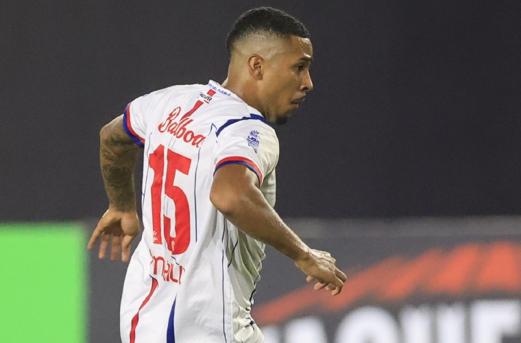 Yoameth Murillo, del Plaza Amador, en acción durante un partido del torneo. 