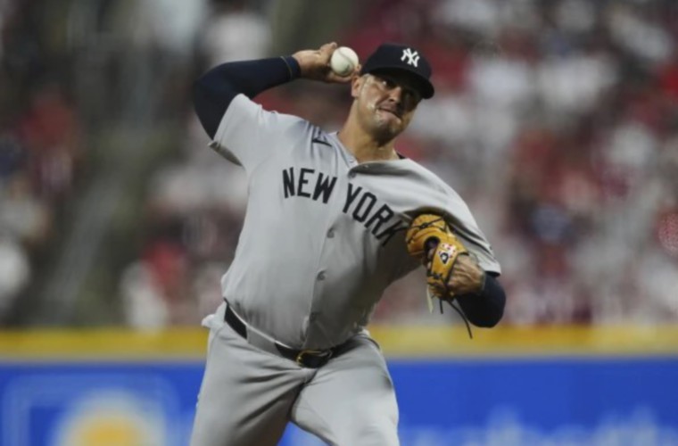 Lanzador Fernando Cruz.