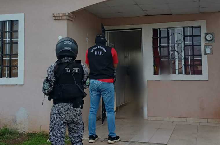 El dueño de la casa fue retenido.