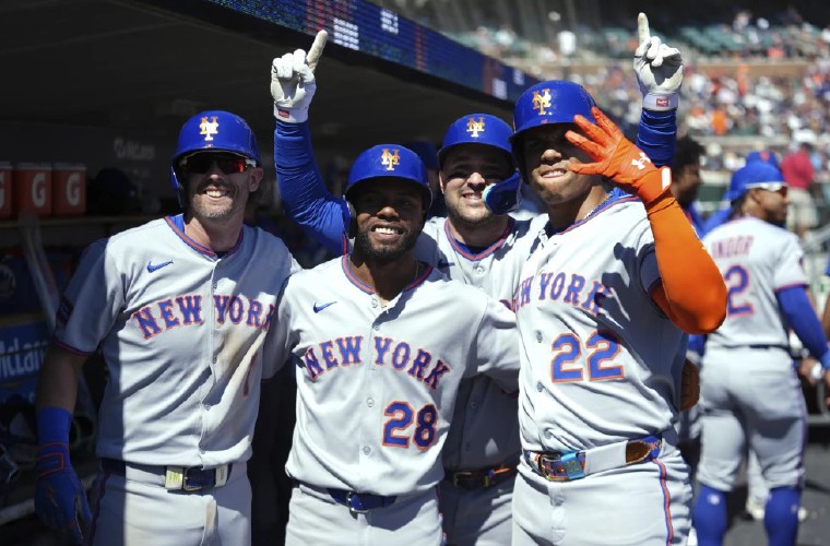 Juan Soto (der.) fue la figura en el día de ayer.