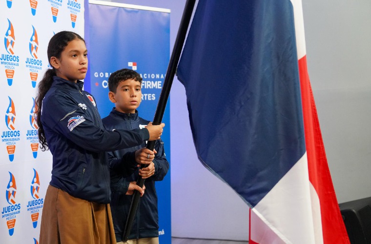 Arianne Torres, jugadora de baloncesto del Instituto Justo Arosemena (IJA) y Andrés Navarro, de la disciplina del ajedrez y estudiante del Colegio Javier, son los abanderados de la delegación panameña.