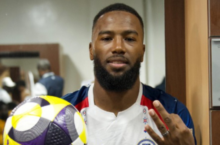 Duckens Nazon anotó 3 goles por Haití.