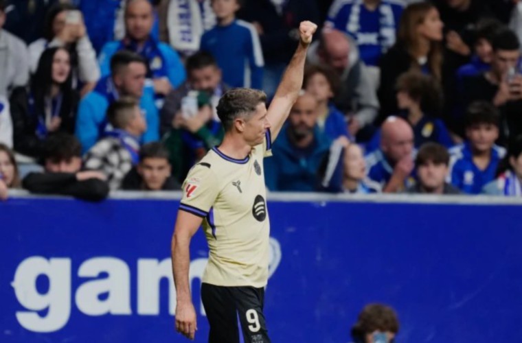 Robert Lewandowski celebra su gol.