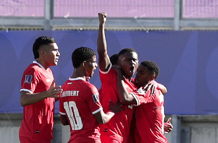 Gustavo Herrera celebra su gol junto a sus compañeros en el partido que enfrentó Panamá ante Ucrania en partido correspondiente al grupo B de la Copa Mundial de Fútbol Sub-20.