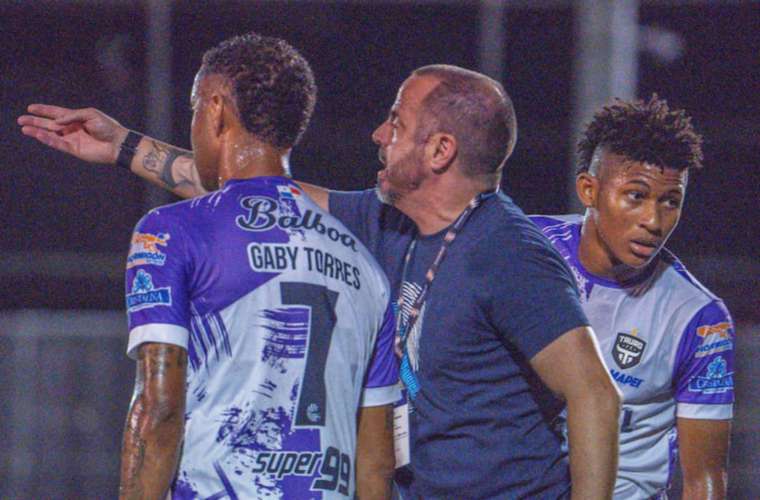 Enrique ‘Kike’ García (c).