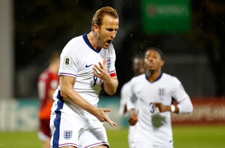 Harry Kane celebra el tercer gol de Inglaterra.