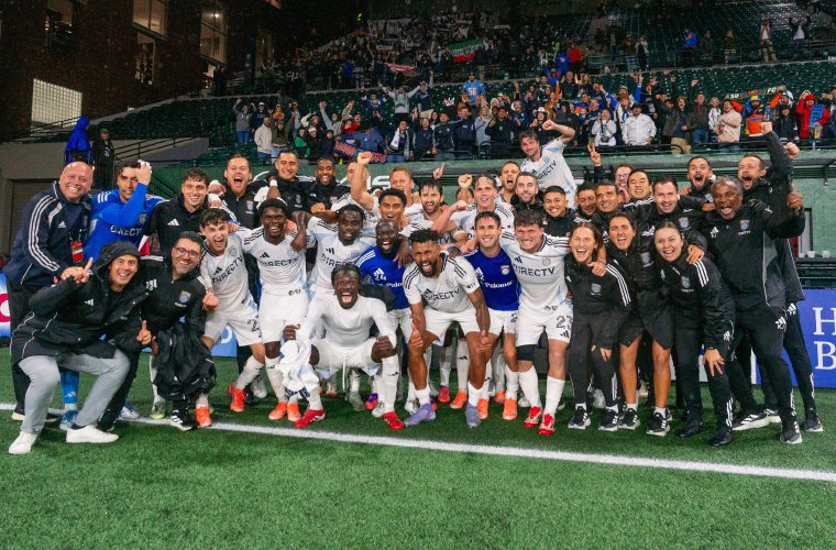 Aníbal Godoy con sus compañeros. 