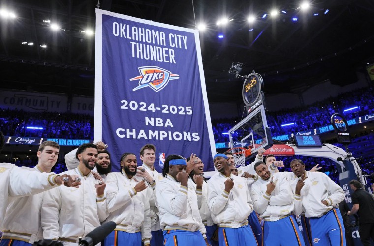 Jugadores del Thunder con sus anillos.