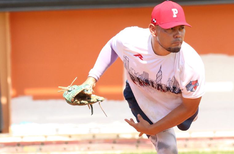 El izquierdo Andy Otero durante su sesión de bullpen ayer.