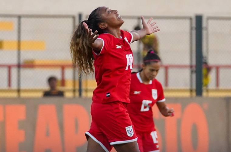 Panamá celebra uno de los goles.